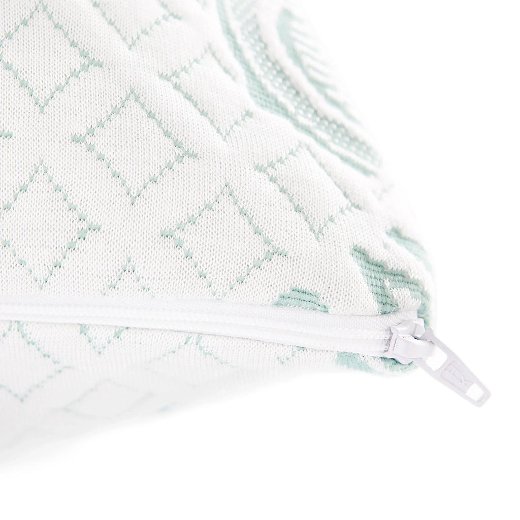 Adjustable bamboo pillow inner zipper detail